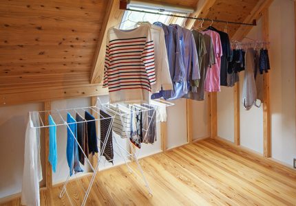 洗濯物の湿気を「働く壁」が吸い取ってくれる