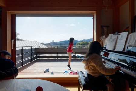 大きな窓で外とつながる開放的な木の家のリビング・鹿児島・福岡・注文住宅・シンケンスタイル・sinkenstyle