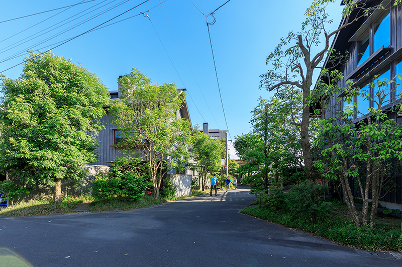 通りでバスケの練習も