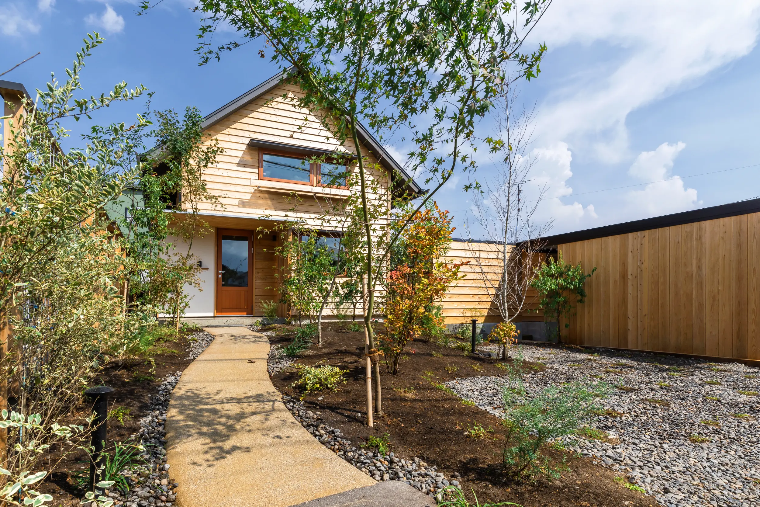 住宅地で、自然と暮らす住まい