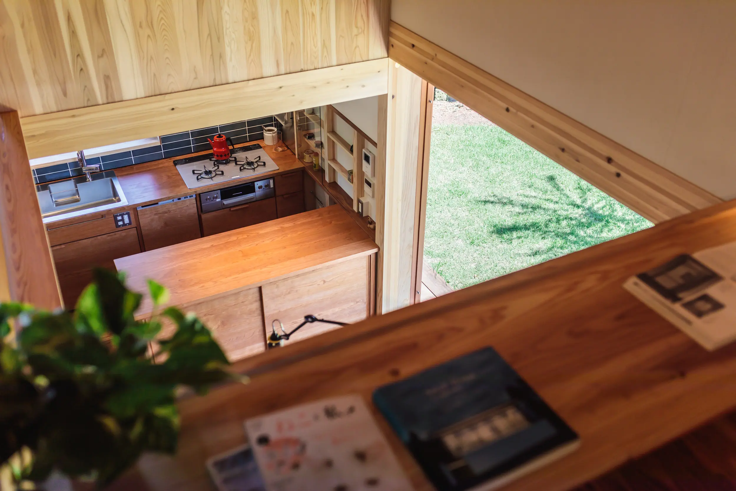 建坪13坪で、大きく暮らす 〜街なかで 太陽・光・風を取り込む家