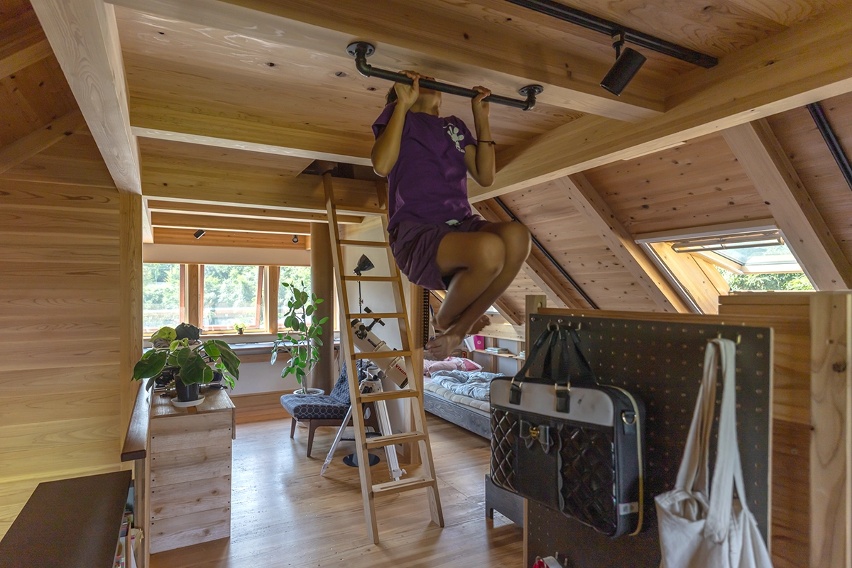 DIYの雲梯で懸垂