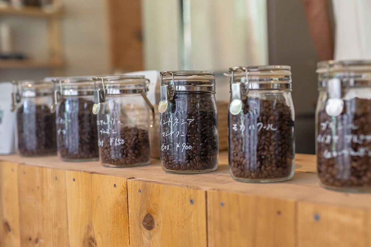 焙煎したコーヒー豆