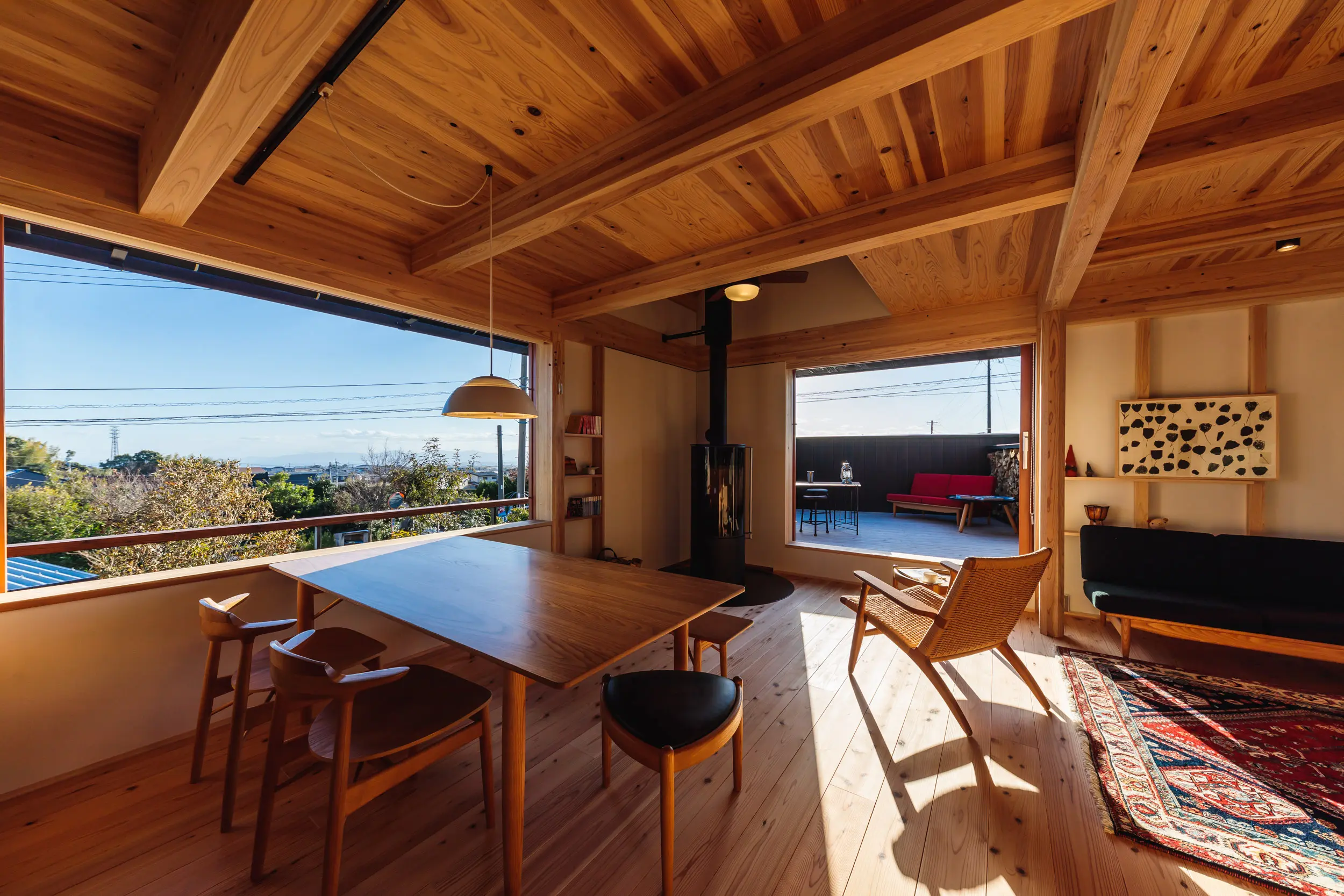 空とつながる２階リビング