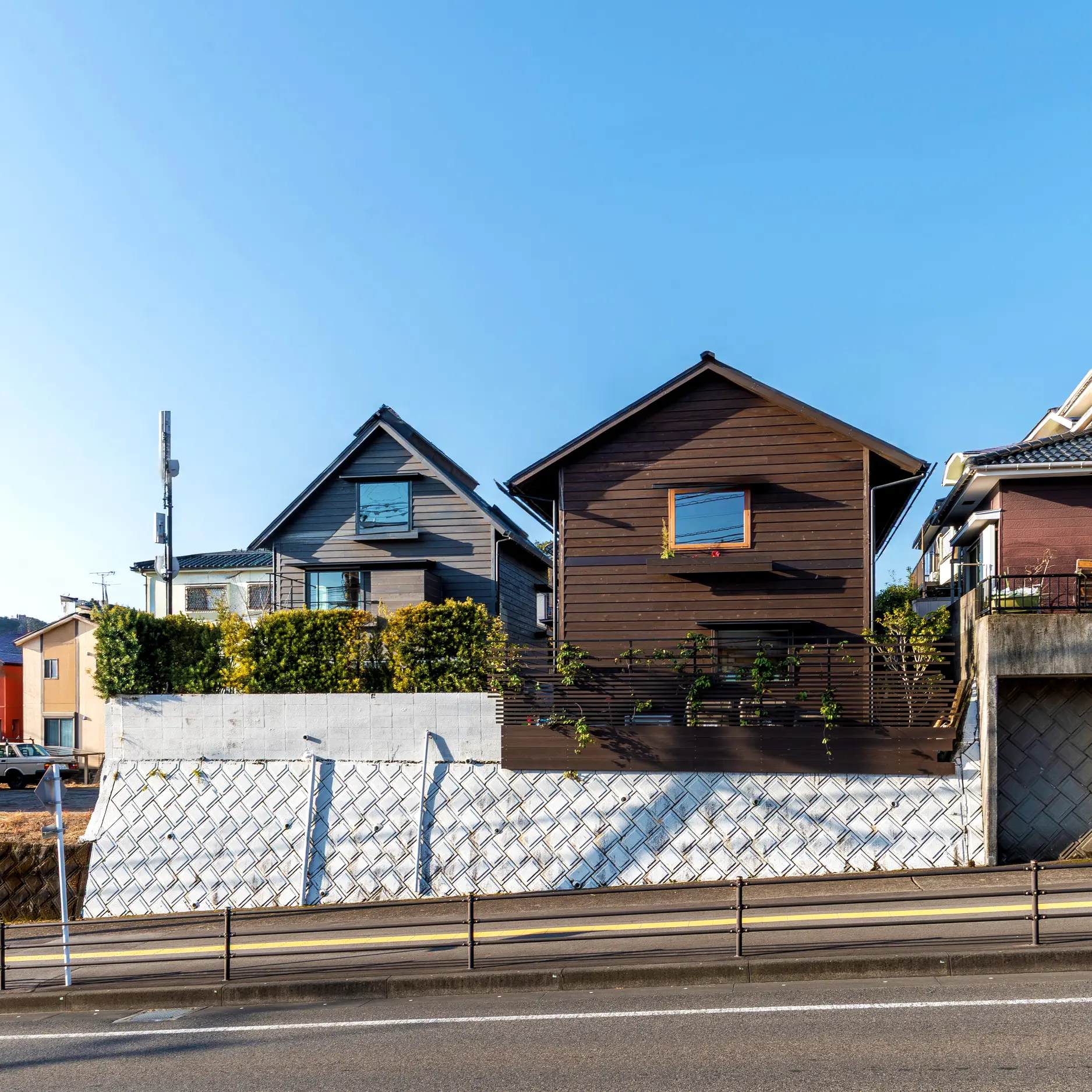 武岡に建つ、親子2棟の家