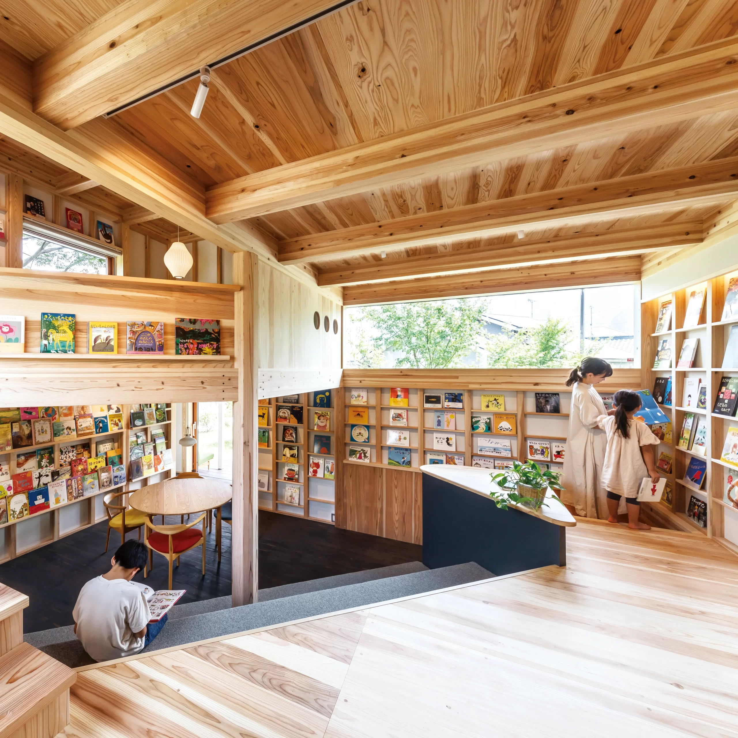 絵本屋「えほん もりのなか」
