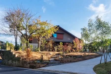 町並みに馴染む佇まい