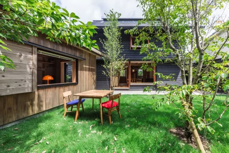 奏でる離れのある家