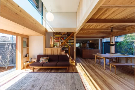 階段ライブラリーのある家