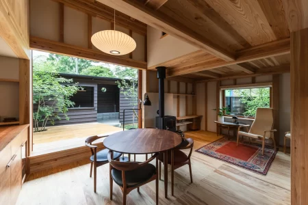 緑を感じる開放的なダイニング