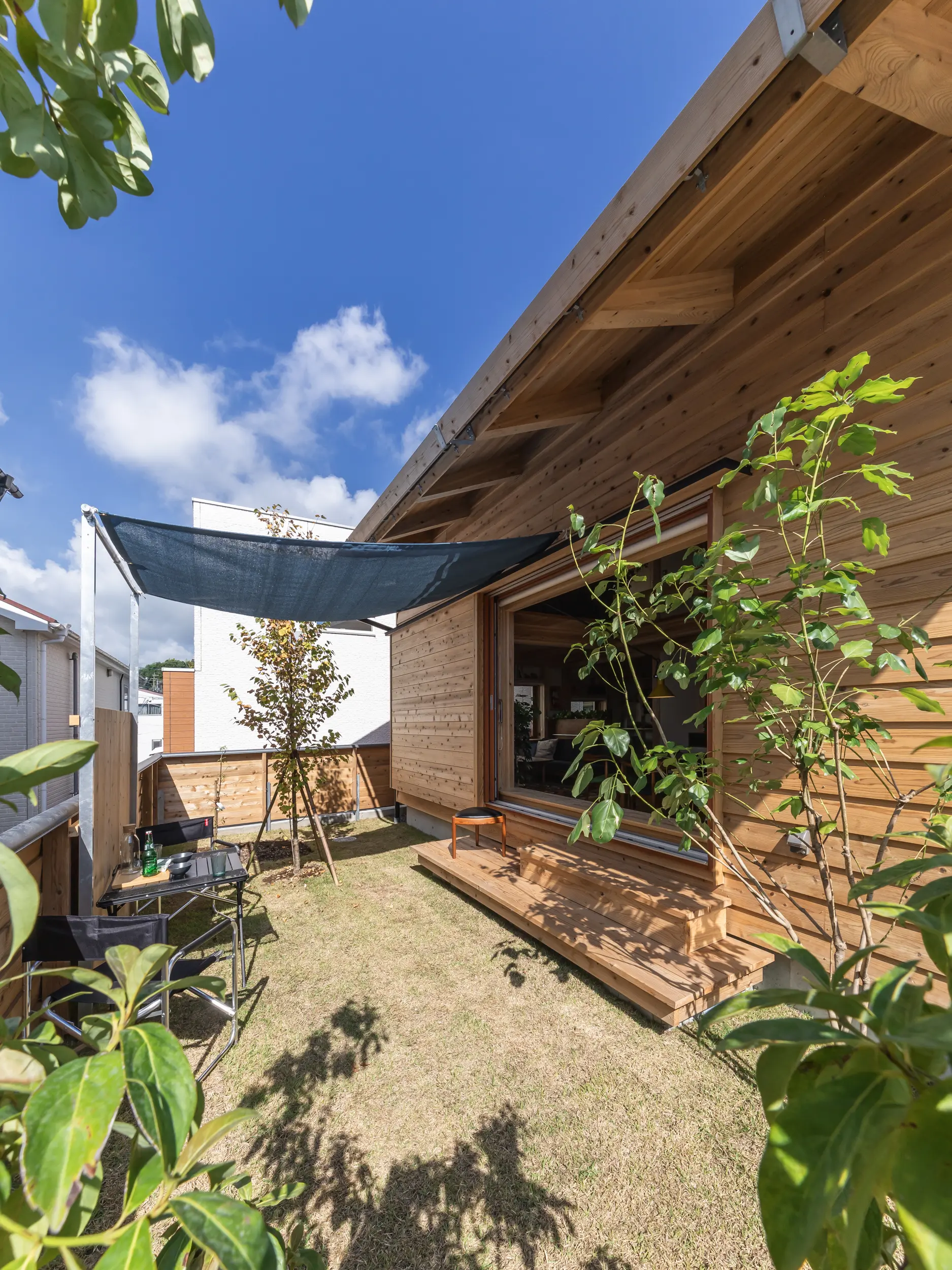 庭と空を暮らしの中に取り込む