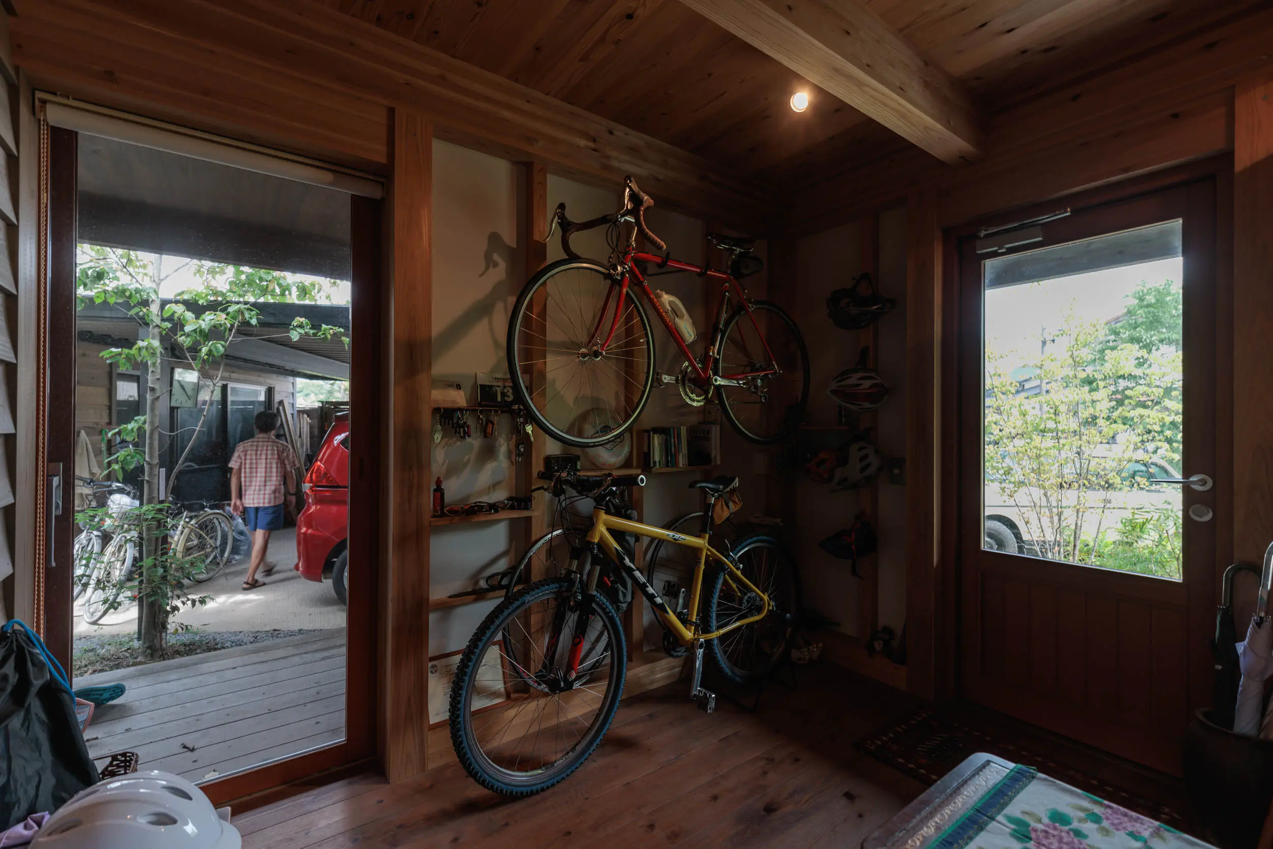 土間のバイクディスプレイ
