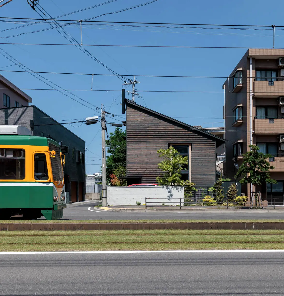 市電通り沿いの家