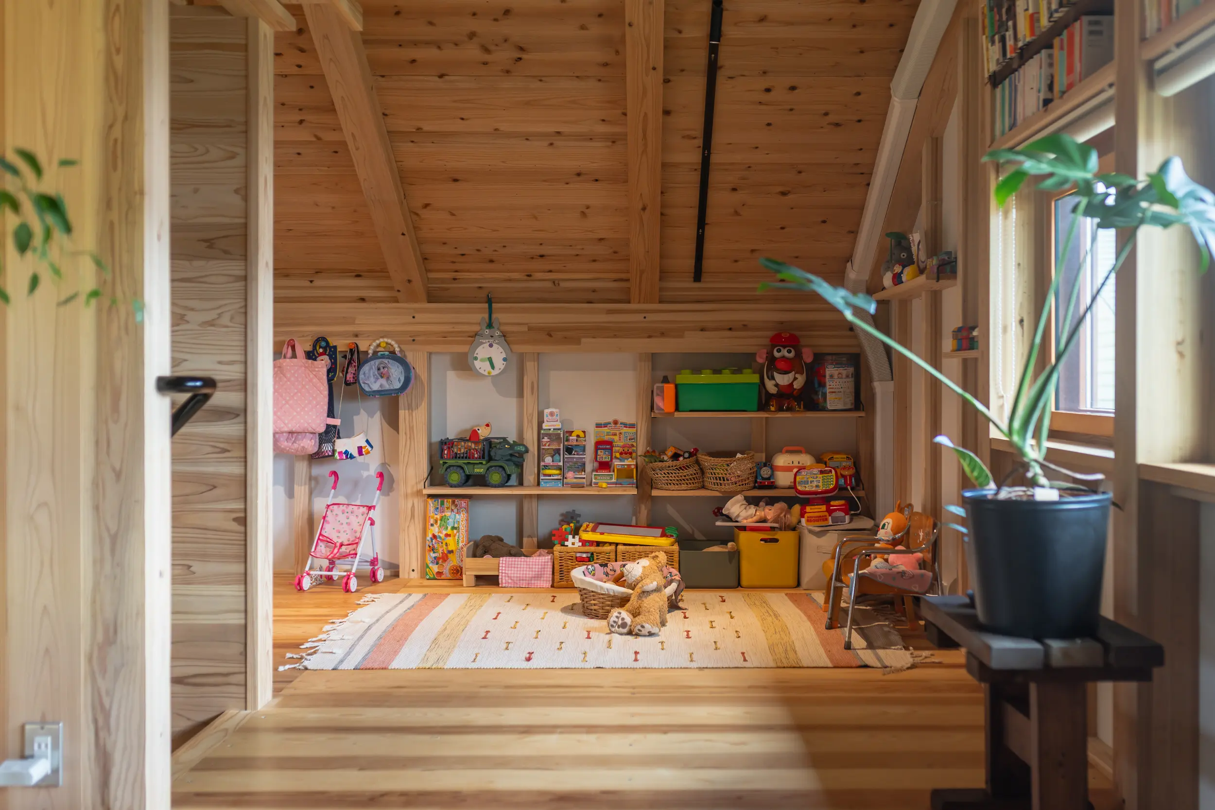 PLAYWALLを活かして、子供部屋の収納も