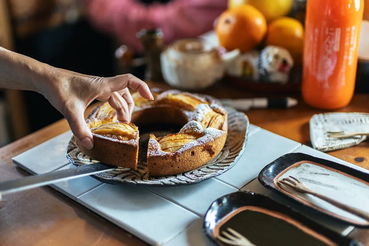 この家に暮らすようになってお料理も楽しい！と、手づくりのケーキでおもてなし